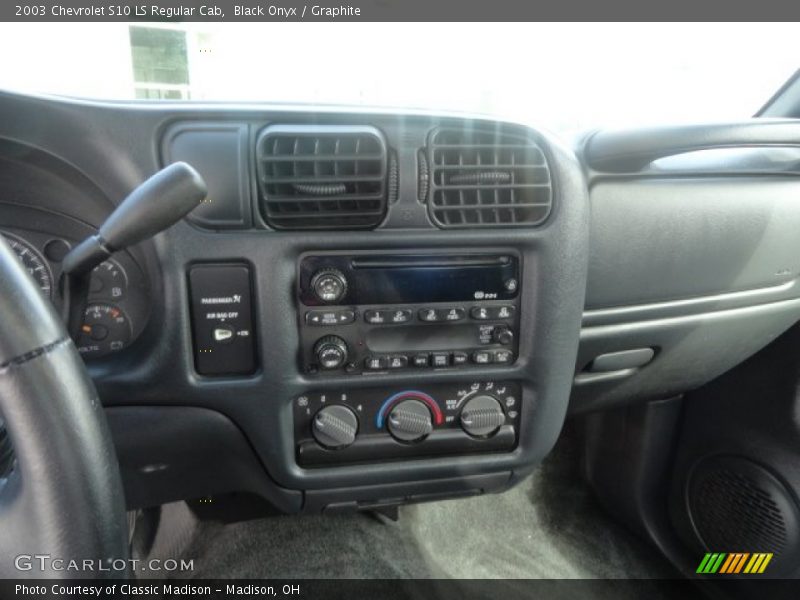 Black Onyx / Graphite 2003 Chevrolet S10 LS Regular Cab