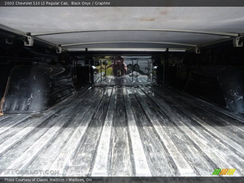 Black Onyx / Graphite 2003 Chevrolet S10 LS Regular Cab