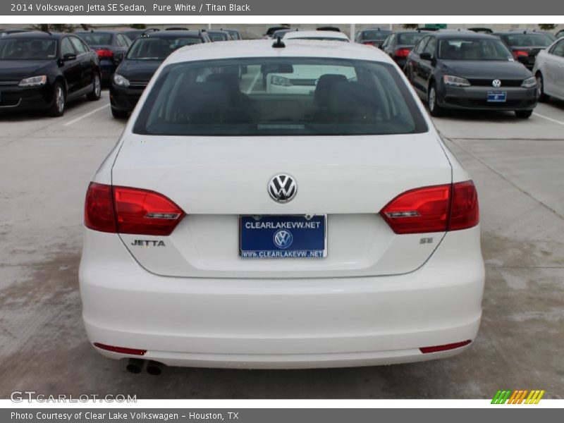 Pure White / Titan Black 2014 Volkswagen Jetta SE Sedan