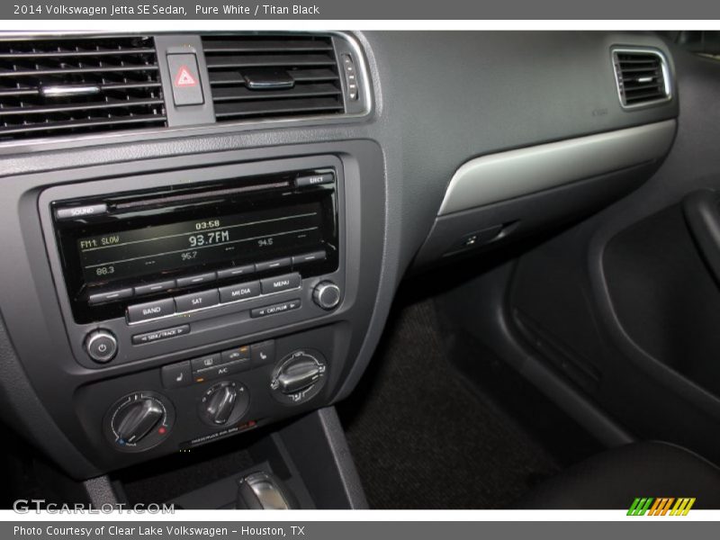 Pure White / Titan Black 2014 Volkswagen Jetta SE Sedan