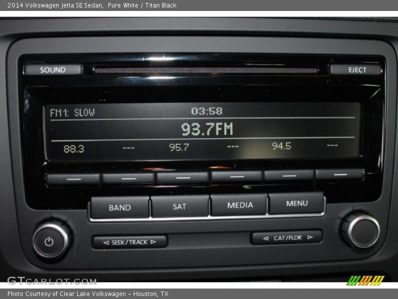 Pure White / Titan Black 2014 Volkswagen Jetta SE Sedan