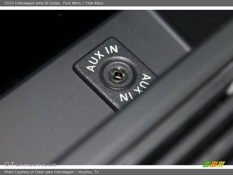 Pure White / Titan Black 2014 Volkswagen Jetta SE Sedan