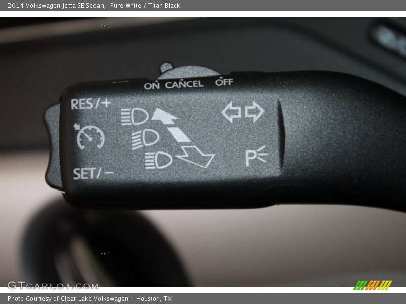 Pure White / Titan Black 2014 Volkswagen Jetta SE Sedan