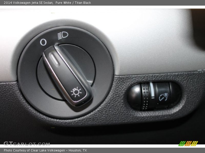 Pure White / Titan Black 2014 Volkswagen Jetta SE Sedan