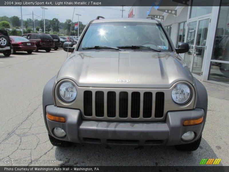 Light Khaki Metallic / Taupe 2004 Jeep Liberty Sport 4x4