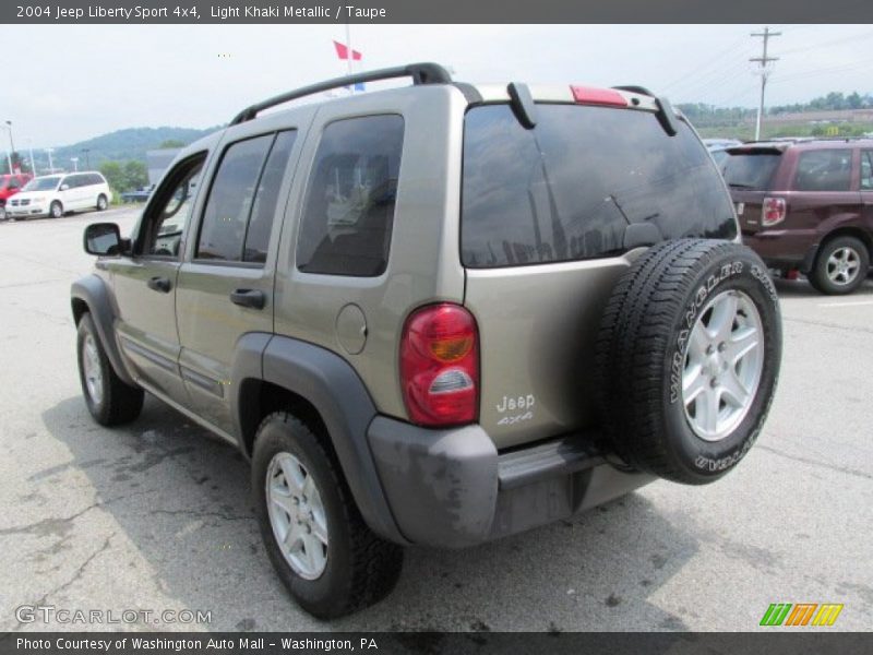 Light Khaki Metallic / Taupe 2004 Jeep Liberty Sport 4x4
