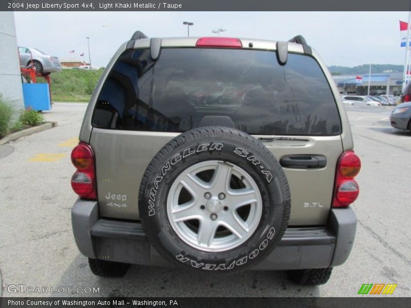 Light Khaki Metallic / Taupe 2004 Jeep Liberty Sport 4x4