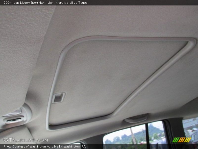 Light Khaki Metallic / Taupe 2004 Jeep Liberty Sport 4x4