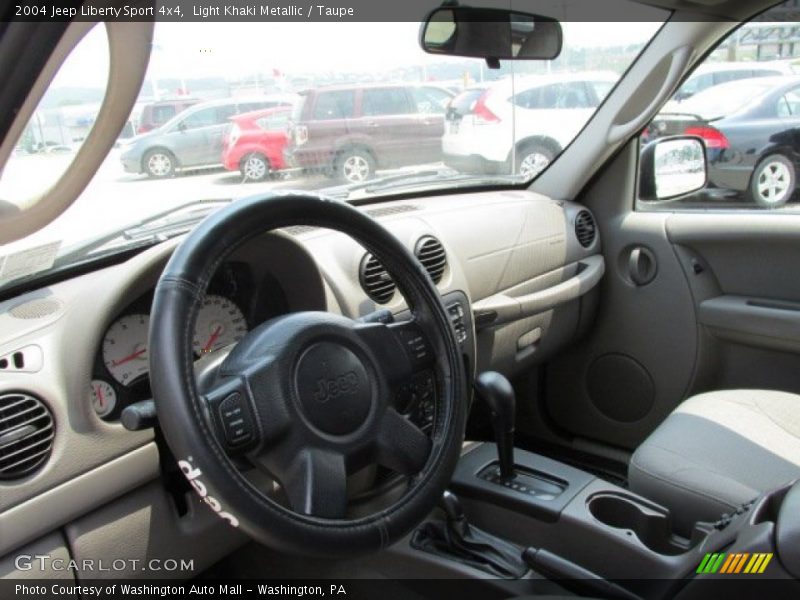 Light Khaki Metallic / Taupe 2004 Jeep Liberty Sport 4x4