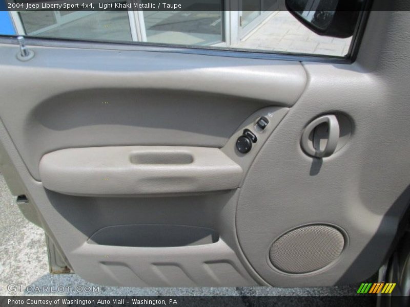 Light Khaki Metallic / Taupe 2004 Jeep Liberty Sport 4x4