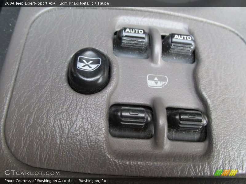 Light Khaki Metallic / Taupe 2004 Jeep Liberty Sport 4x4