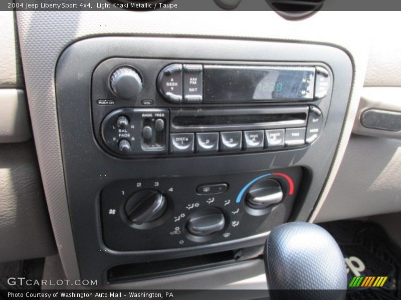 Light Khaki Metallic / Taupe 2004 Jeep Liberty Sport 4x4