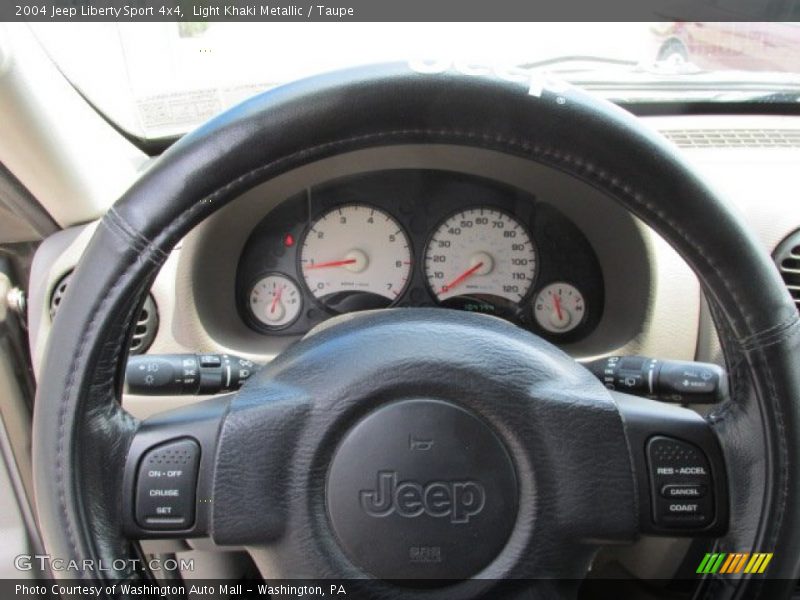 Light Khaki Metallic / Taupe 2004 Jeep Liberty Sport 4x4
