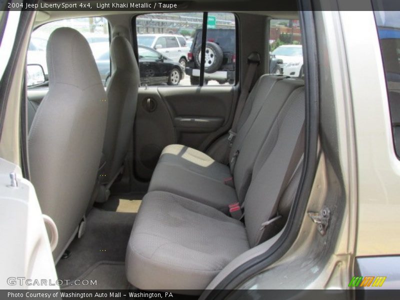 Light Khaki Metallic / Taupe 2004 Jeep Liberty Sport 4x4