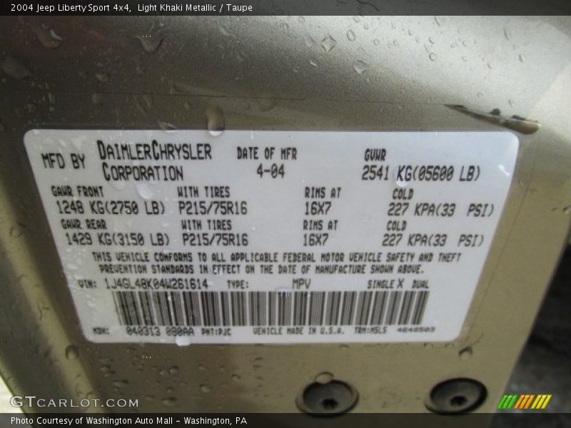 Light Khaki Metallic / Taupe 2004 Jeep Liberty Sport 4x4