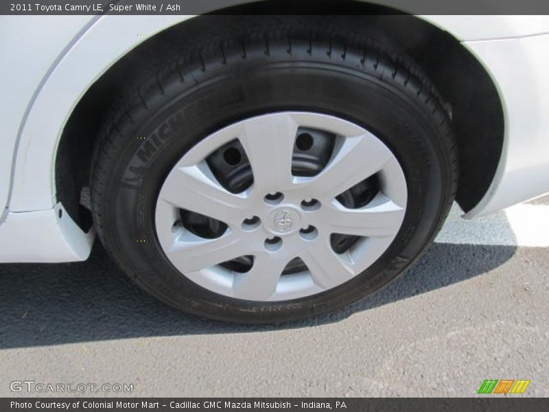 Super White / Ash 2011 Toyota Camry LE