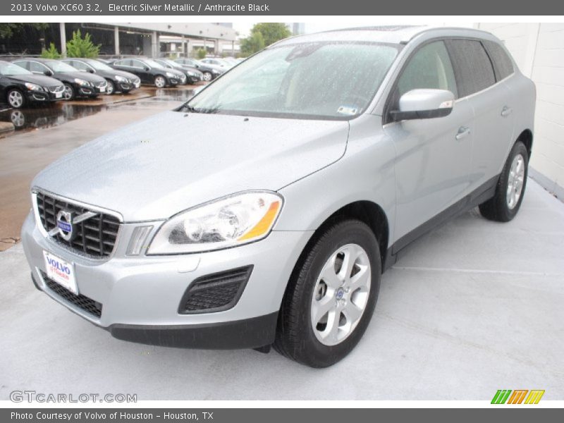 Electric Silver Metallic / Anthracite Black 2013 Volvo XC60 3.2