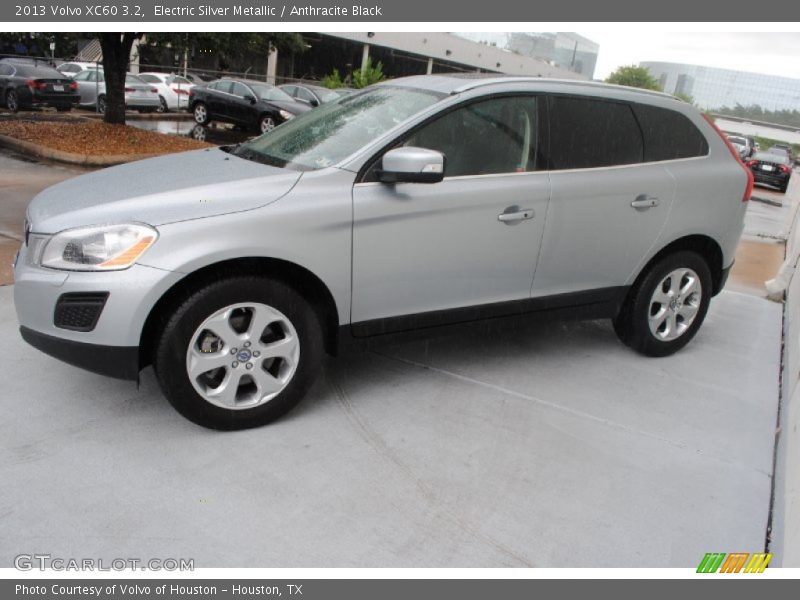 Electric Silver Metallic / Anthracite Black 2013 Volvo XC60 3.2