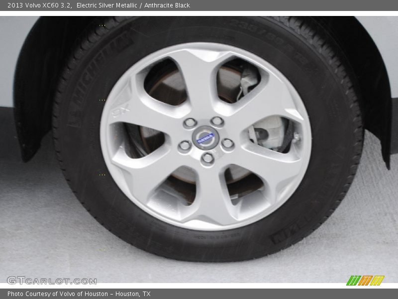 Electric Silver Metallic / Anthracite Black 2013 Volvo XC60 3.2