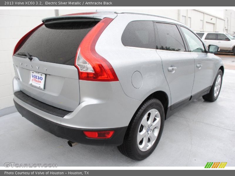 Electric Silver Metallic / Anthracite Black 2013 Volvo XC60 3.2