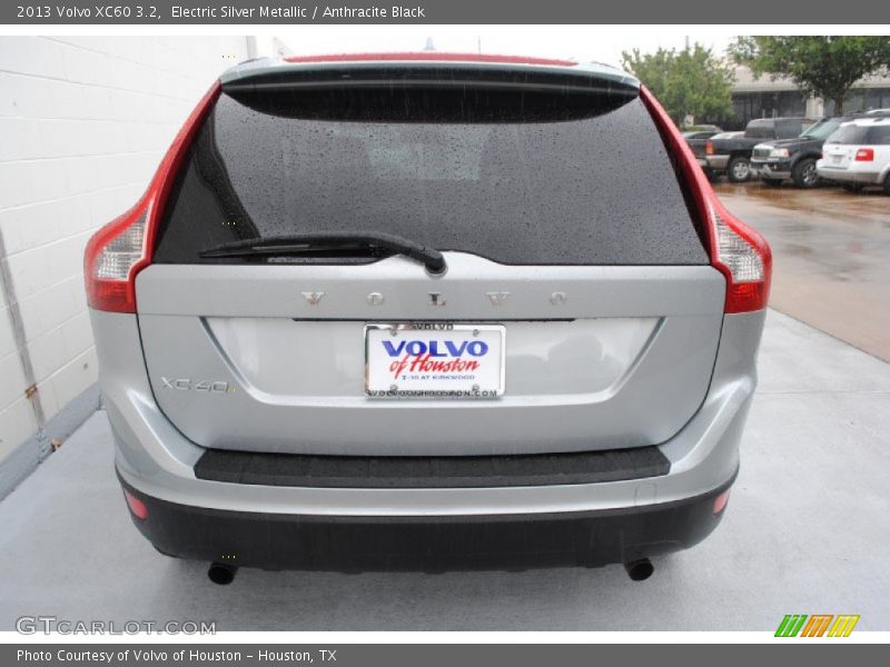 Electric Silver Metallic / Anthracite Black 2013 Volvo XC60 3.2