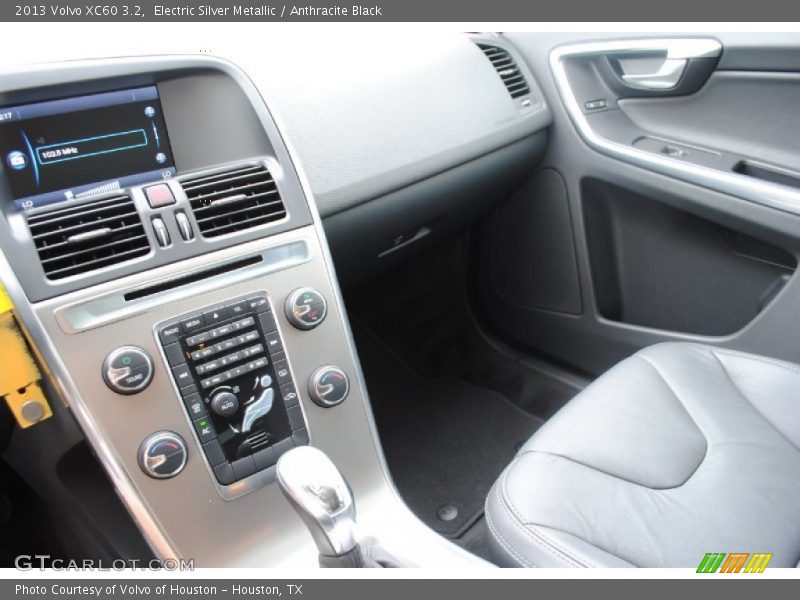 Electric Silver Metallic / Anthracite Black 2013 Volvo XC60 3.2