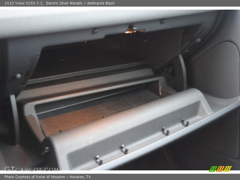 Electric Silver Metallic / Anthracite Black 2013 Volvo XC60 3.2