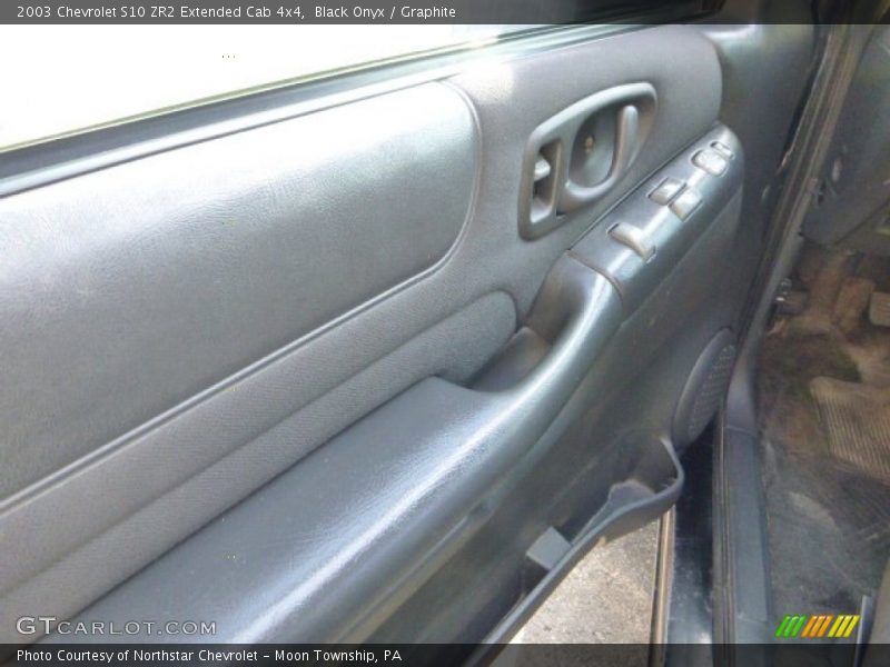 Black Onyx / Graphite 2003 Chevrolet S10 ZR2 Extended Cab 4x4