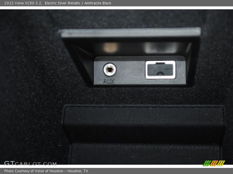 Electric Silver Metallic / Anthracite Black 2013 Volvo XC60 3.2