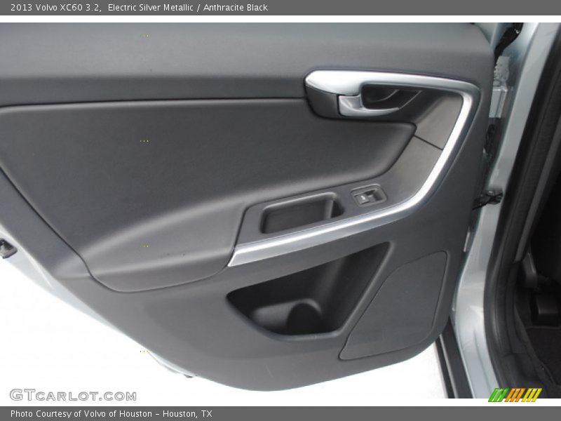 Electric Silver Metallic / Anthracite Black 2013 Volvo XC60 3.2