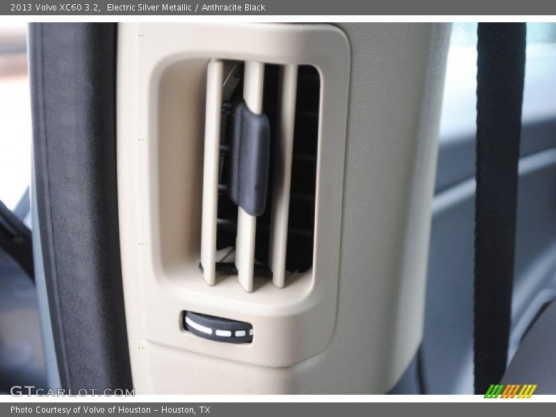 Electric Silver Metallic / Anthracite Black 2013 Volvo XC60 3.2
