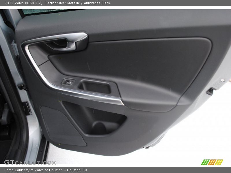 Electric Silver Metallic / Anthracite Black 2013 Volvo XC60 3.2