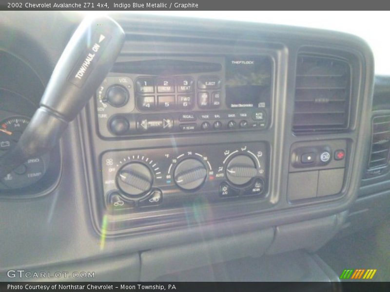 Indigo Blue Metallic / Graphite 2002 Chevrolet Avalanche Z71 4x4