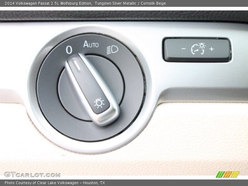 Controls of 2014 Passat 2.5L Wolfsburg Edition