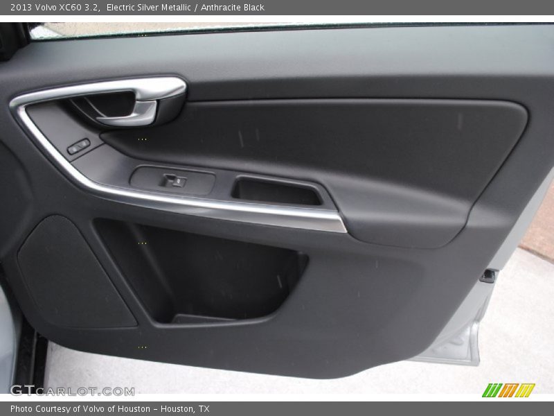 Electric Silver Metallic / Anthracite Black 2013 Volvo XC60 3.2
