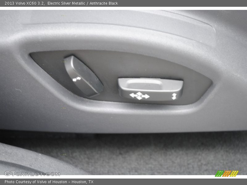 Electric Silver Metallic / Anthracite Black 2013 Volvo XC60 3.2