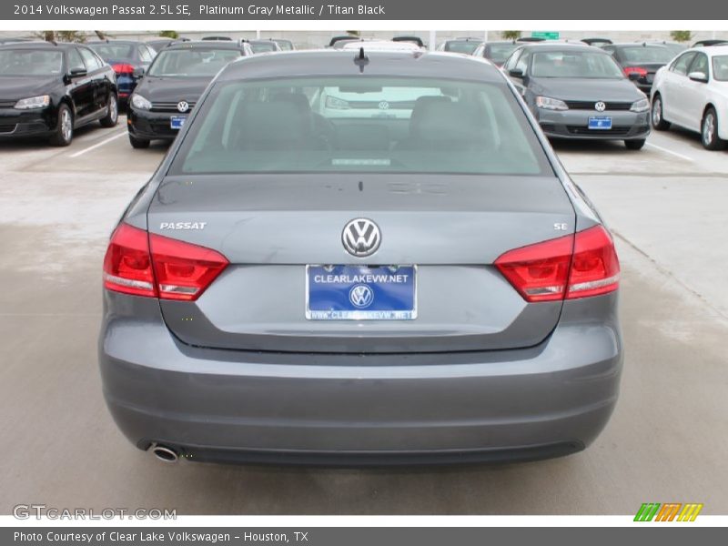 Platinum Gray Metallic / Titan Black 2014 Volkswagen Passat 2.5L SE