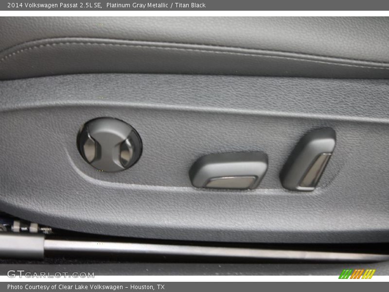 Platinum Gray Metallic / Titan Black 2014 Volkswagen Passat 2.5L SE