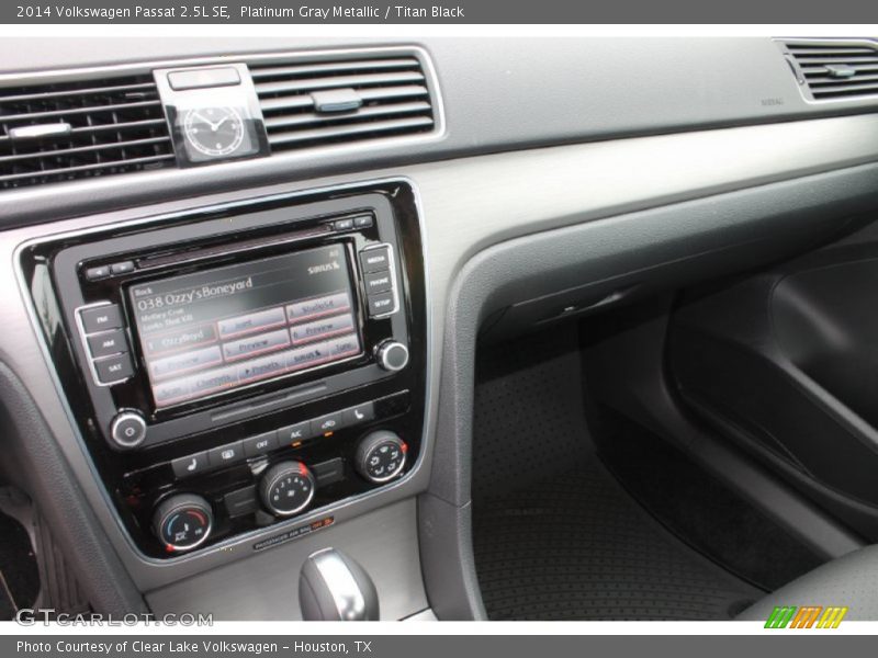 Platinum Gray Metallic / Titan Black 2014 Volkswagen Passat 2.5L SE