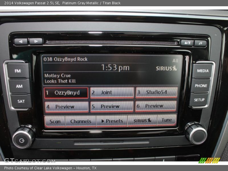 Platinum Gray Metallic / Titan Black 2014 Volkswagen Passat 2.5L SE