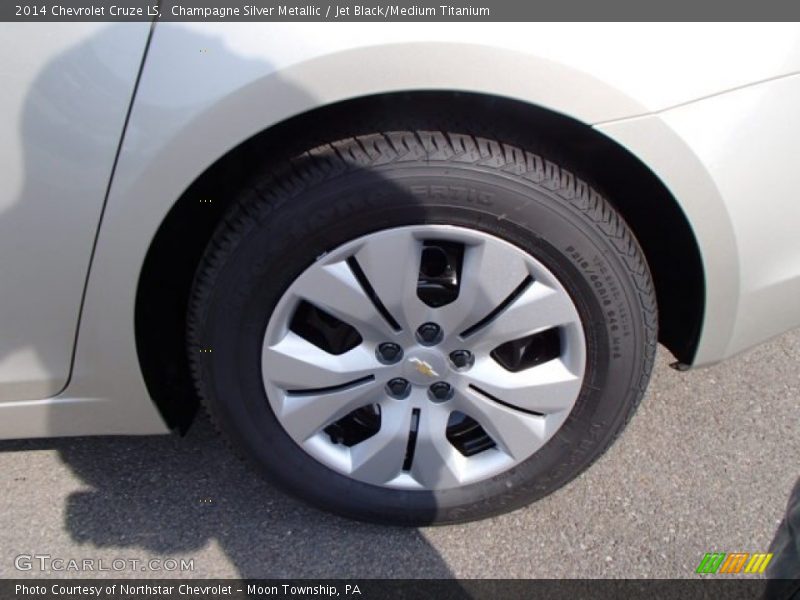 Champagne Silver Metallic / Jet Black/Medium Titanium 2014 Chevrolet Cruze LS