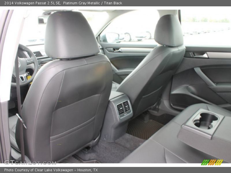 Platinum Gray Metallic / Titan Black 2014 Volkswagen Passat 2.5L SE