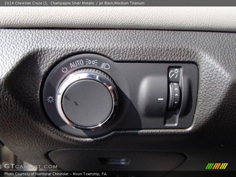 Champagne Silver Metallic / Jet Black/Medium Titanium 2014 Chevrolet Cruze LS