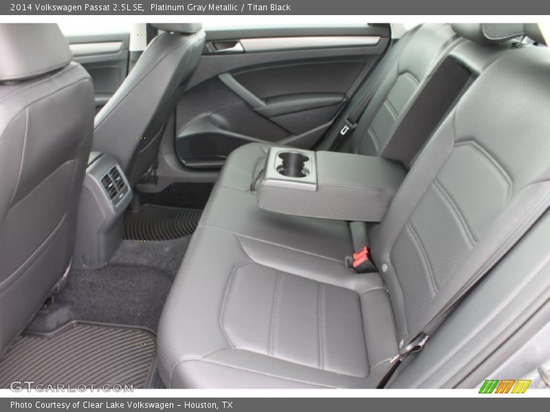Platinum Gray Metallic / Titan Black 2014 Volkswagen Passat 2.5L SE