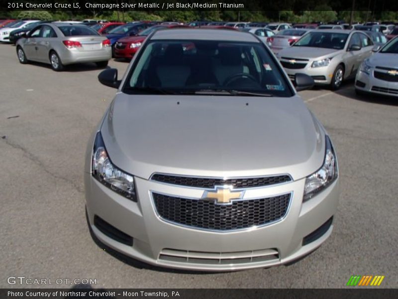 Champagne Silver Metallic / Jet Black/Medium Titanium 2014 Chevrolet Cruze LS