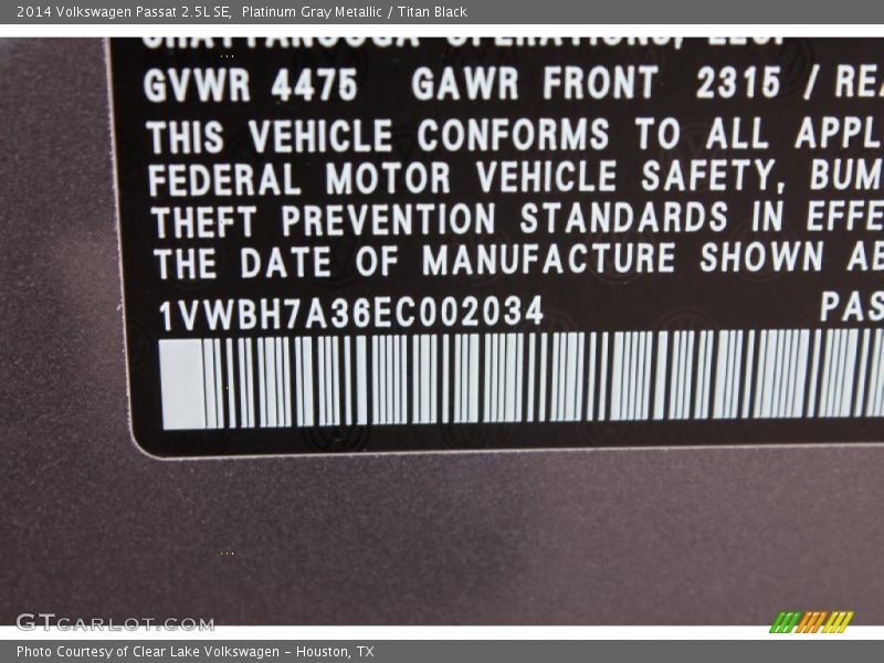 Platinum Gray Metallic / Titan Black 2014 Volkswagen Passat 2.5L SE