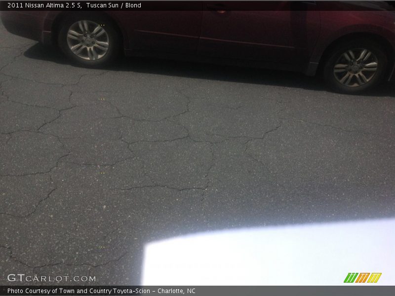Tuscan Sun / Blond 2011 Nissan Altima 2.5 S
