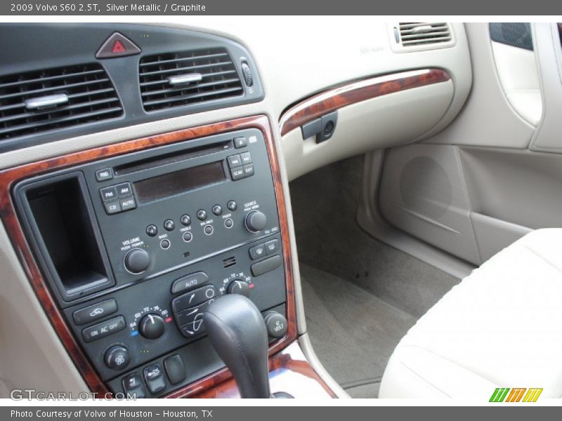 Silver Metallic / Graphite 2009 Volvo S60 2.5T