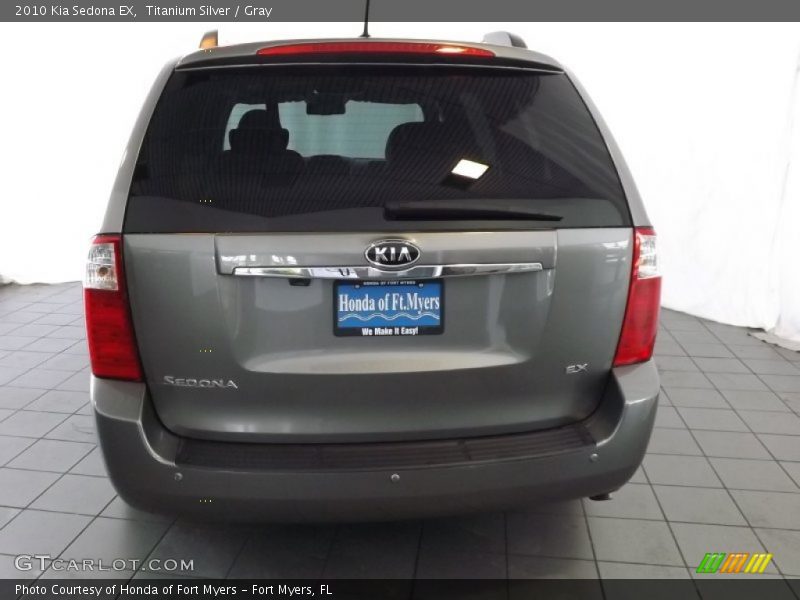 Titanium Silver / Gray 2010 Kia Sedona EX