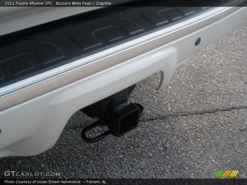 Blizzard White Pearl / Graphite 2011 Toyota 4Runner SR5